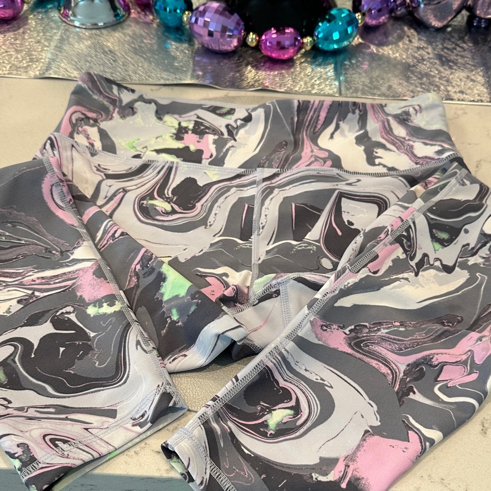 DKNY Sport Marble-Print Leggings in Gray, Pink & White